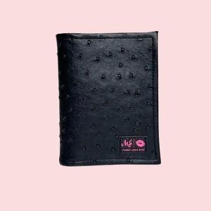 MAKEUP JUNKIE | Passport/Travel Book (Obsidian)